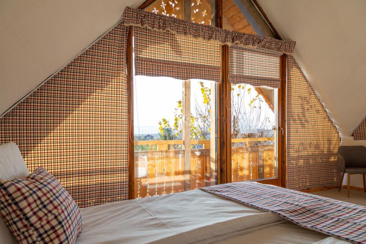 Casele Cu Stuf B&B Haus Ulrike Sălicea Exteriér fotografie